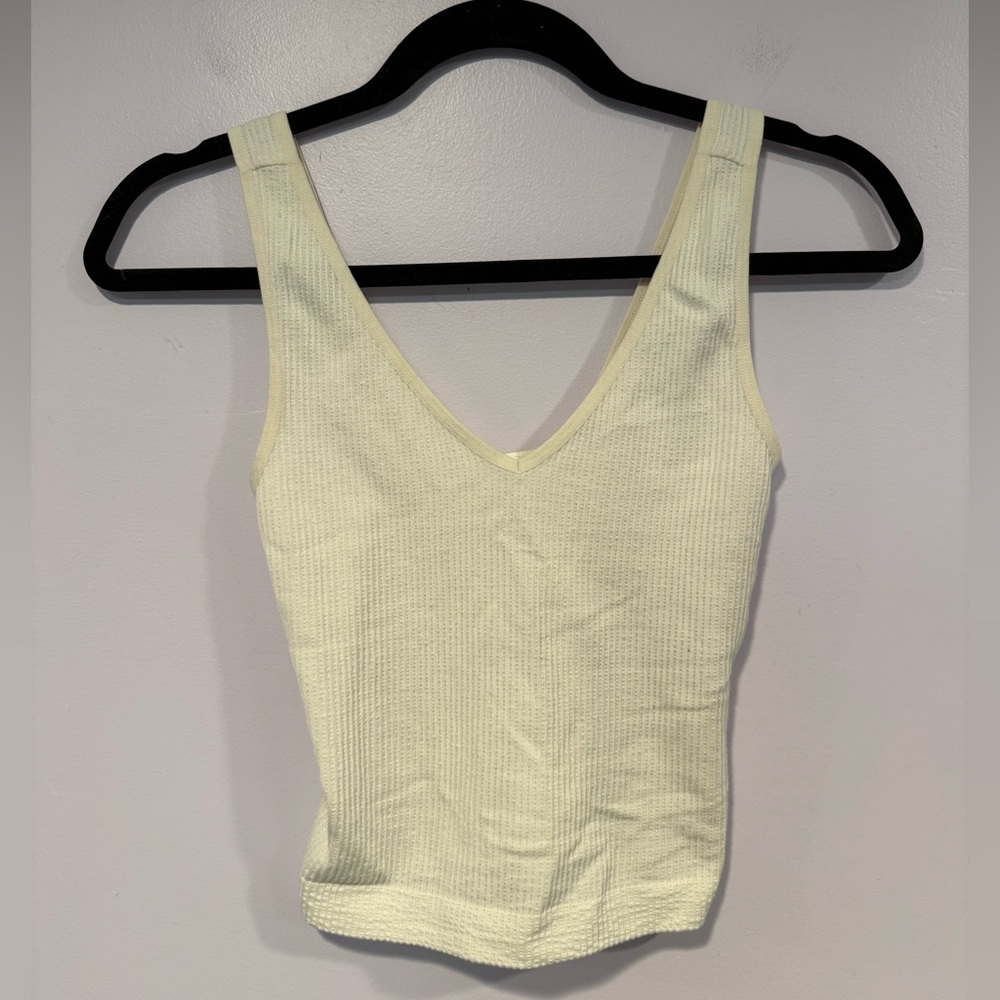 White ribbed old navy stretch tank top